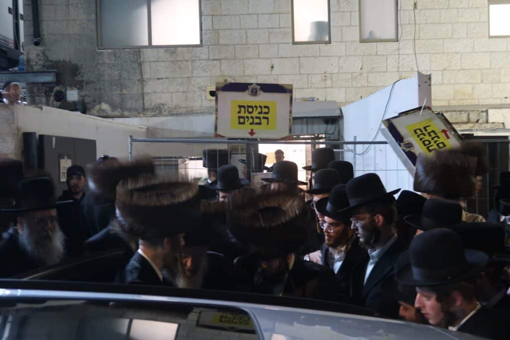 המשב"ק: הנפנוף של ראש הישיבה והצצה לחדר במלון