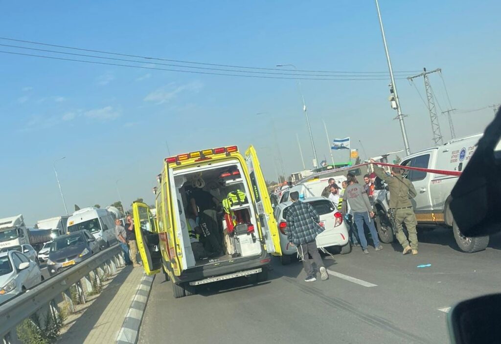 פיגוע רצחני בצומת גוש עציון: ישראלי נרצח ושלושה נפצעו פיגוע רצחני בצומת גוש עציון: ישראלי נרצח ושלושה נפצעו