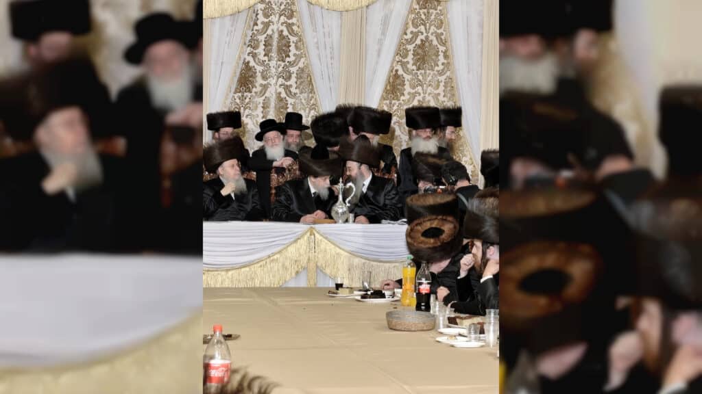 המשב"ק: האדמו"ר בוחן את השטריימל והעוגה שנחשפה המשב"ק: האדמו"ר בוחן את השטריימל והעוגה שנחשפה