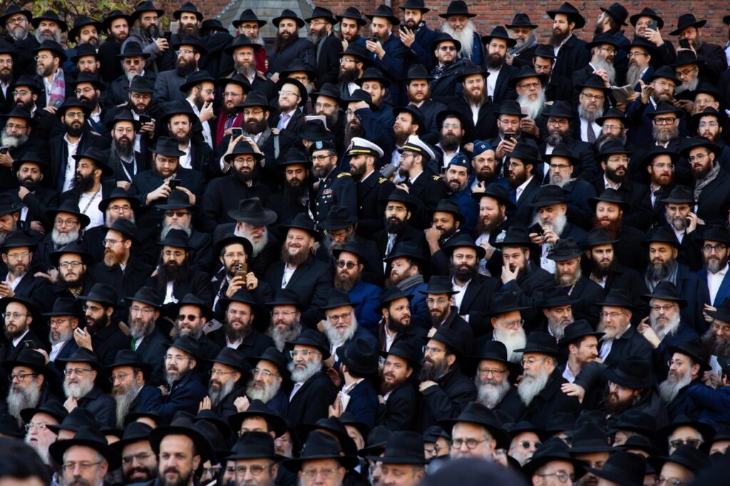 צירי תנועה נחסמו לטובת תצלום של אלפי שלוחי חב"ד צירי תנועה נחסמו לטובת תצלום של אלפי שלוחי חב"ד