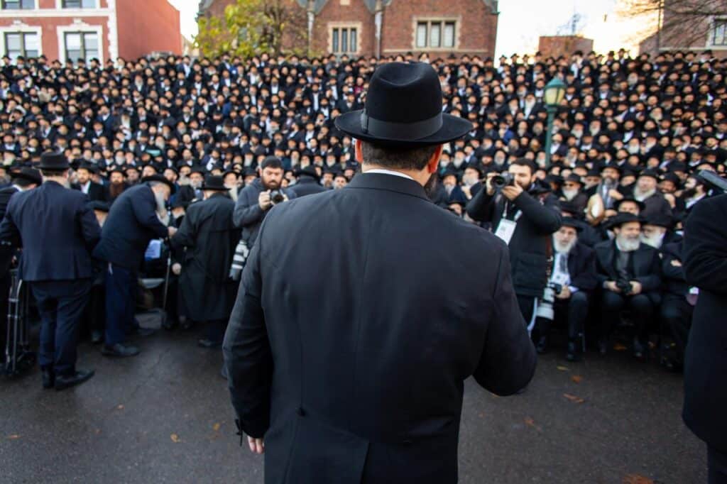 צירי תנועה נחסמו לטובת תצלום של אלפי שלוחי חב"ד צירי תנועה נחסמו לטובת תצלום של אלפי שלוחי חב"ד