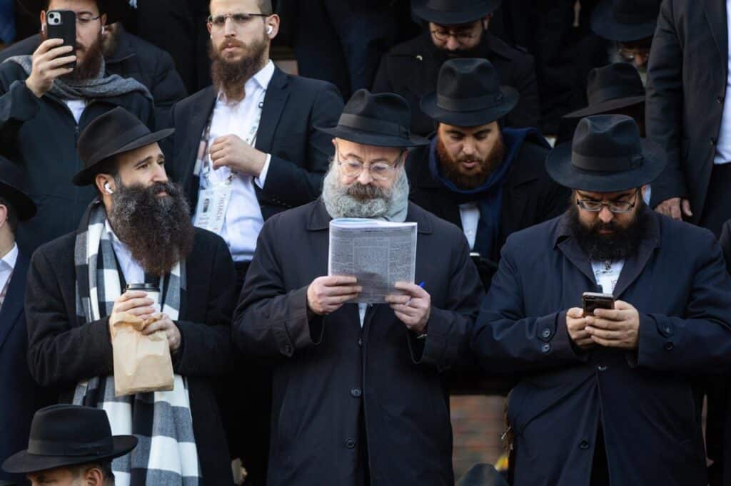 צירי תנועה נחסמו לטובת תצלום של אלפי שלוחי חב"ד צירי תנועה נחסמו לטובת תצלום של אלפי שלוחי חב"ד