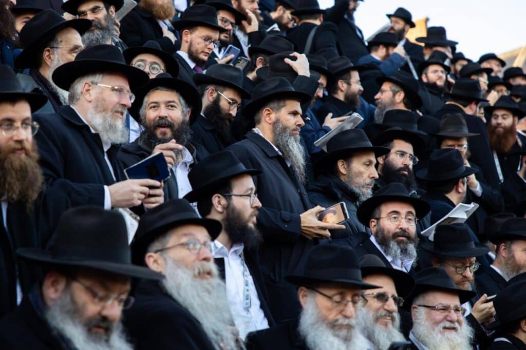 צירי תנועה נחסמו לטובת תצלום של אלפי שלוחי חב"ד צירי תנועה נחסמו לטובת תצלום של אלפי שלוחי חב"ד