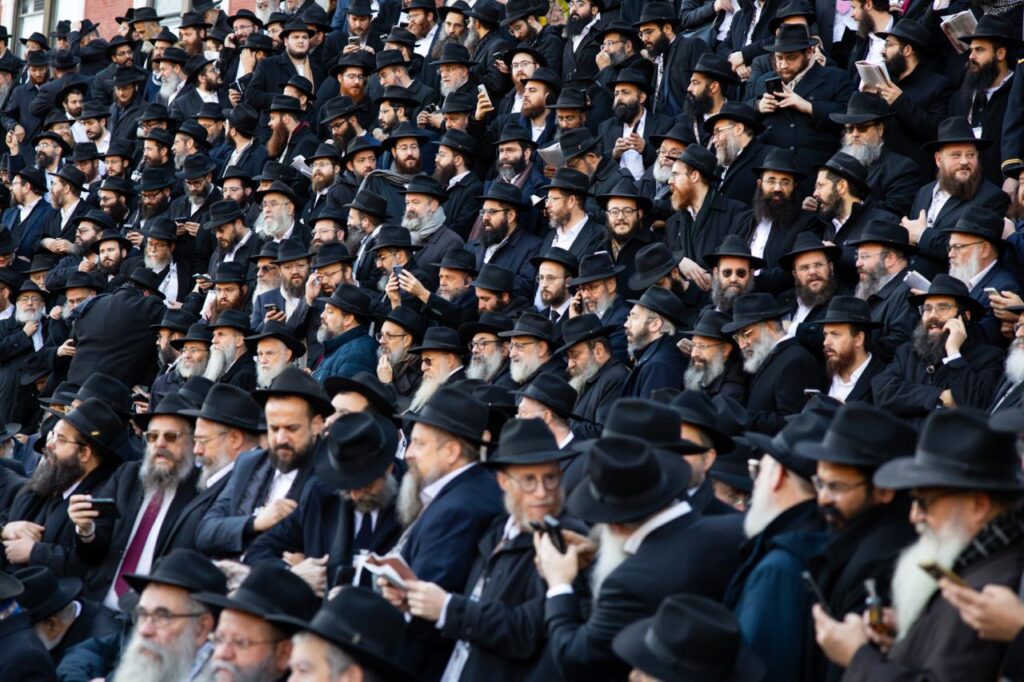 צירי תנועה נחסמו לטובת תצלום של אלפי שלוחי חב"ד צירי תנועה נחסמו לטובת תצלום של אלפי שלוחי חב"ד