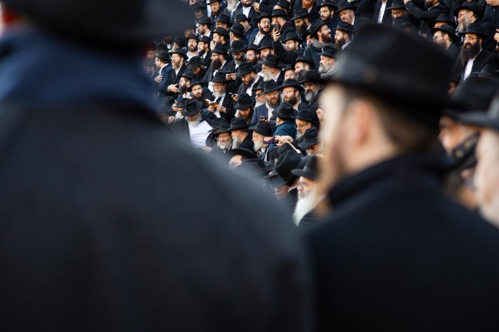 צירי תנועה נחסמו לטובת תצלום של אלפי שלוחי חב"ד צירי תנועה נחסמו לטובת תצלום של אלפי שלוחי חב"ד