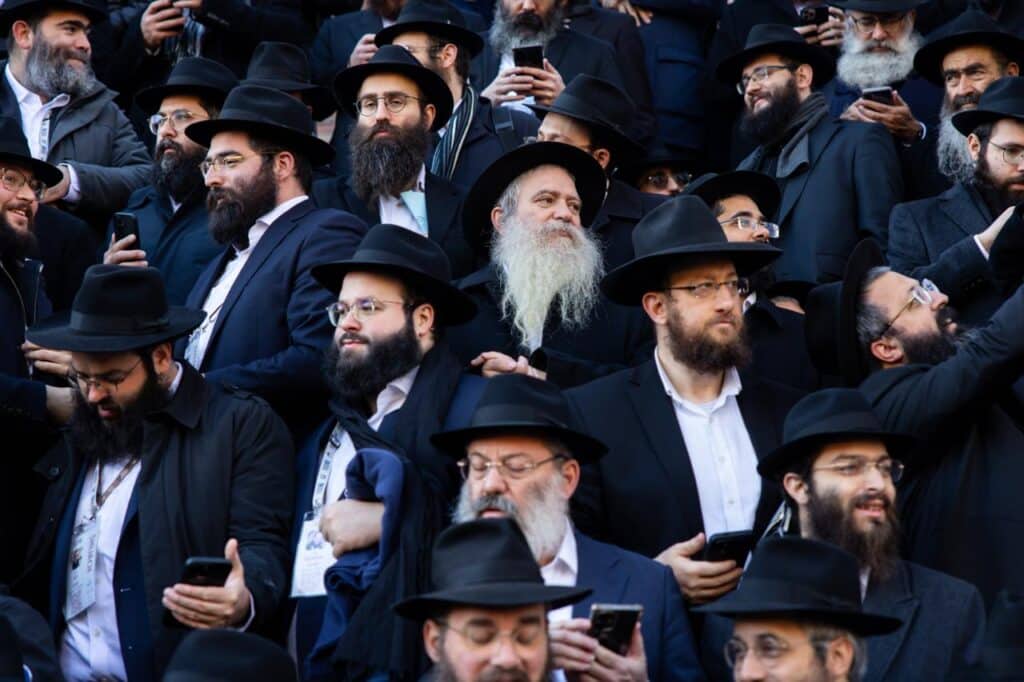 צירי תנועה נחסמו לטובת תצלום של אלפי שלוחי חב"ד צירי תנועה נחסמו לטובת תצלום של אלפי שלוחי חב"ד