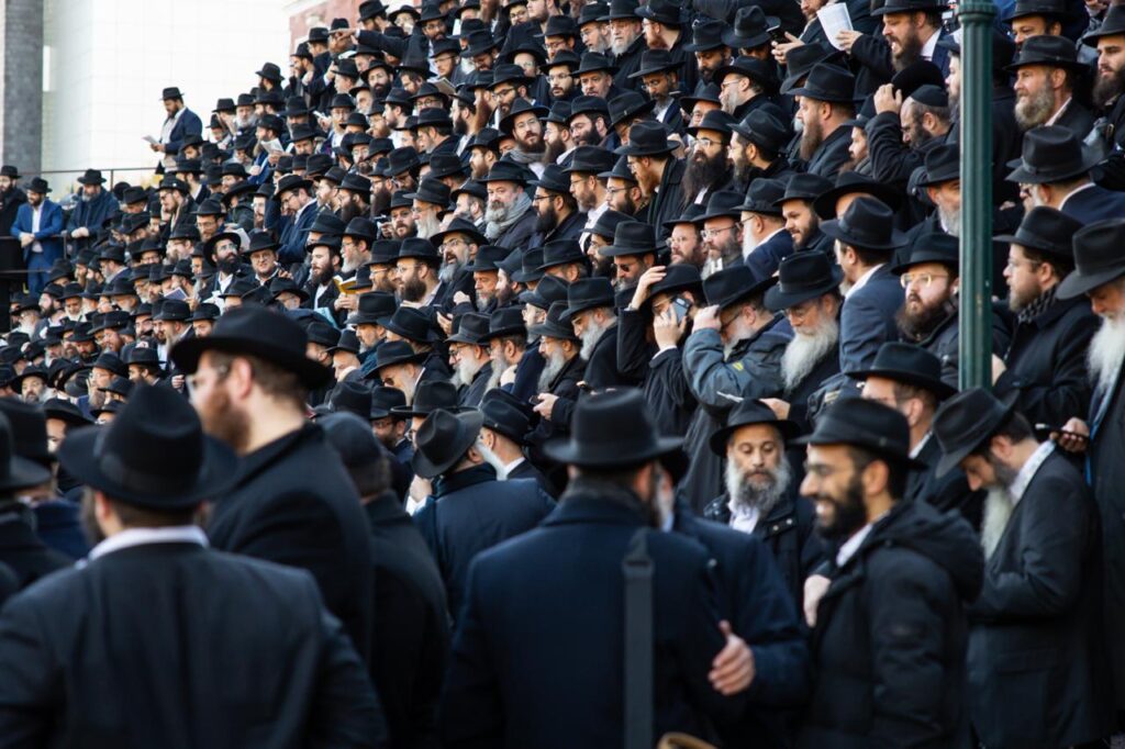 צירי תנועה נחסמו לטובת תצלום של אלפי שלוחי חב"ד צירי תנועה נחסמו לטובת תצלום של אלפי שלוחי חב"ד