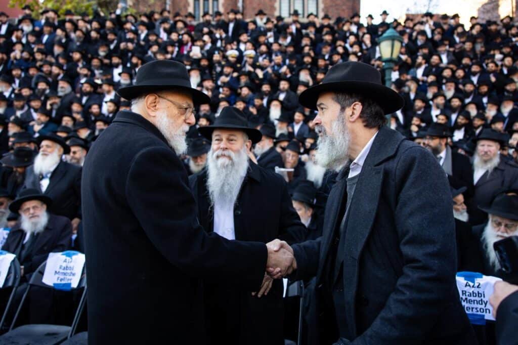 צירי תנועה נחסמו לטובת תצלום של אלפי שלוחי חב"ד צירי תנועה נחסמו לטובת תצלום של אלפי שלוחי חב"ד