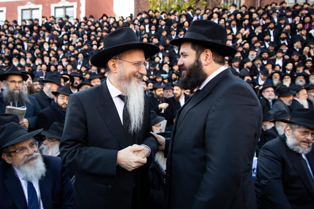 צירי תנועה נחסמו לטובת תצלום של אלפי שלוחי חב"ד צירי תנועה נחסמו לטובת תצלום של אלפי שלוחי חב"ד