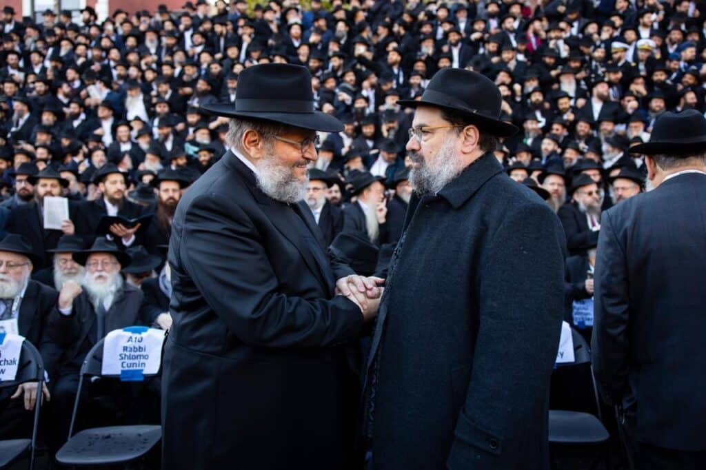 צירי תנועה נחסמו לטובת תצלום של אלפי שלוחי חב"ד צירי תנועה נחסמו לטובת תצלום של אלפי שלוחי חב"ד