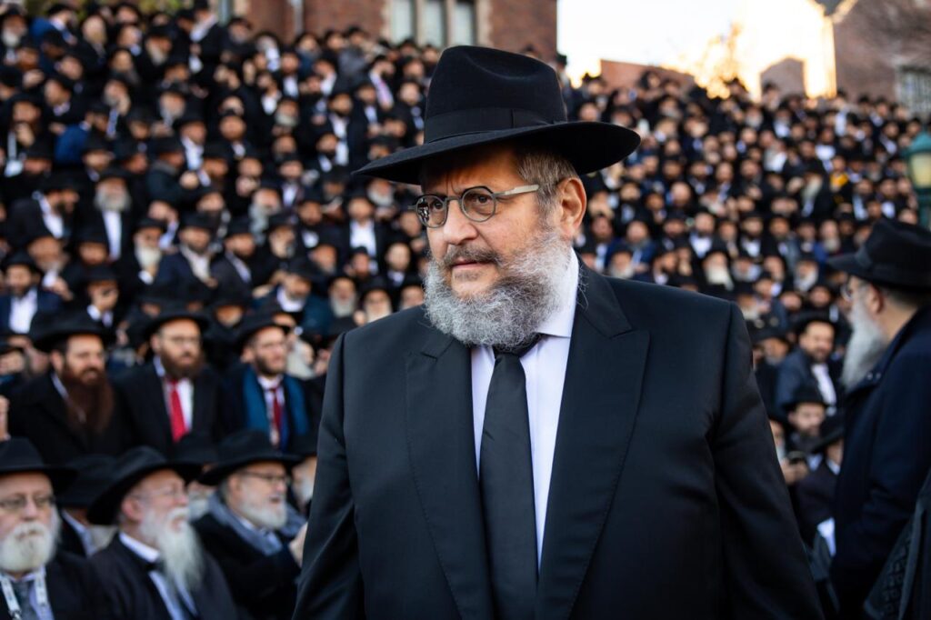 צירי תנועה נחסמו לטובת תצלום של אלפי שלוחי חב"ד צירי תנועה נחסמו לטובת תצלום של אלפי שלוחי חב"ד