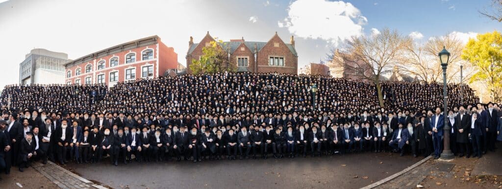 צירי תנועה נחסמו לטובת תצלום של אלפי שלוחי חב"ד צירי תנועה נחסמו לטובת תצלום של אלפי שלוחי חב"ד