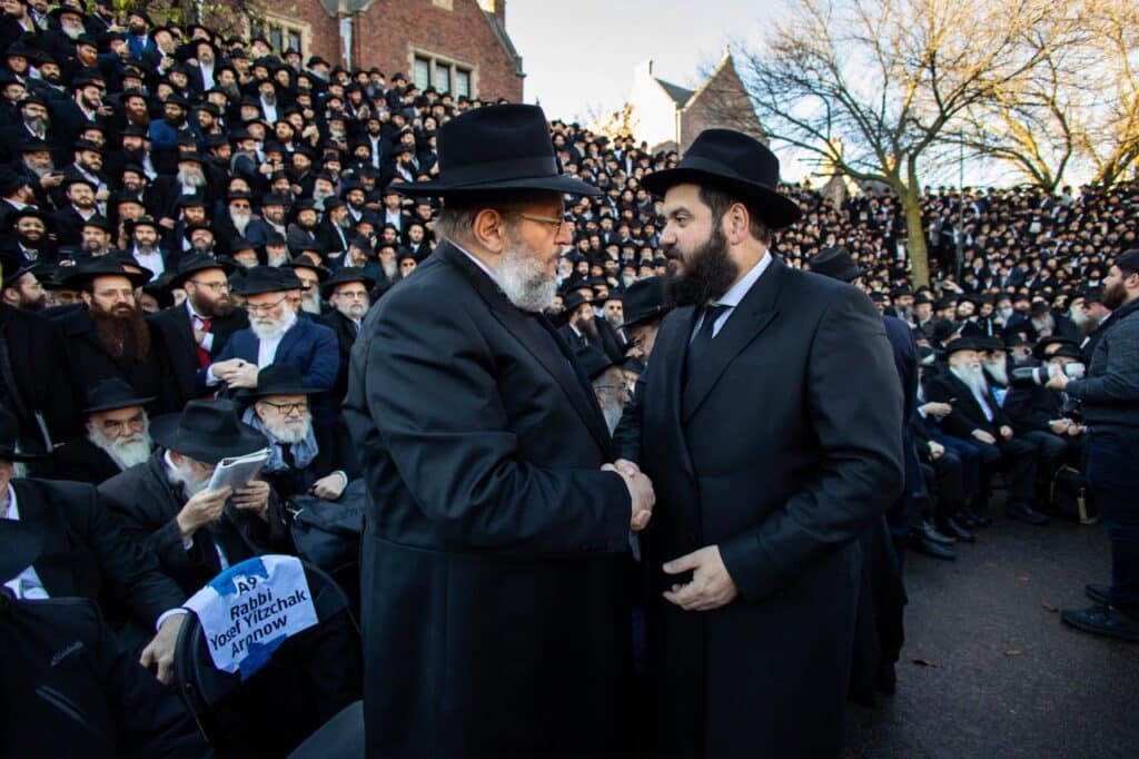 צירי תנועה נחסמו לטובת תצלום של אלפי שלוחי חב"ד צירי תנועה נחסמו לטובת תצלום של אלפי שלוחי חב"ד