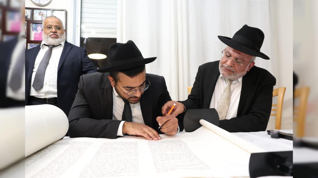 קהילת חזון יוסף חגגה הכנסת ספר תורה חדש