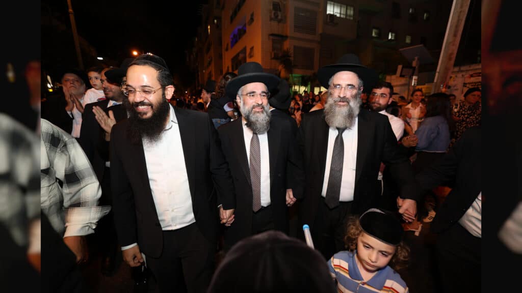 קהילת חזון יוסף חגגה הכנסת ספר תורה חדש