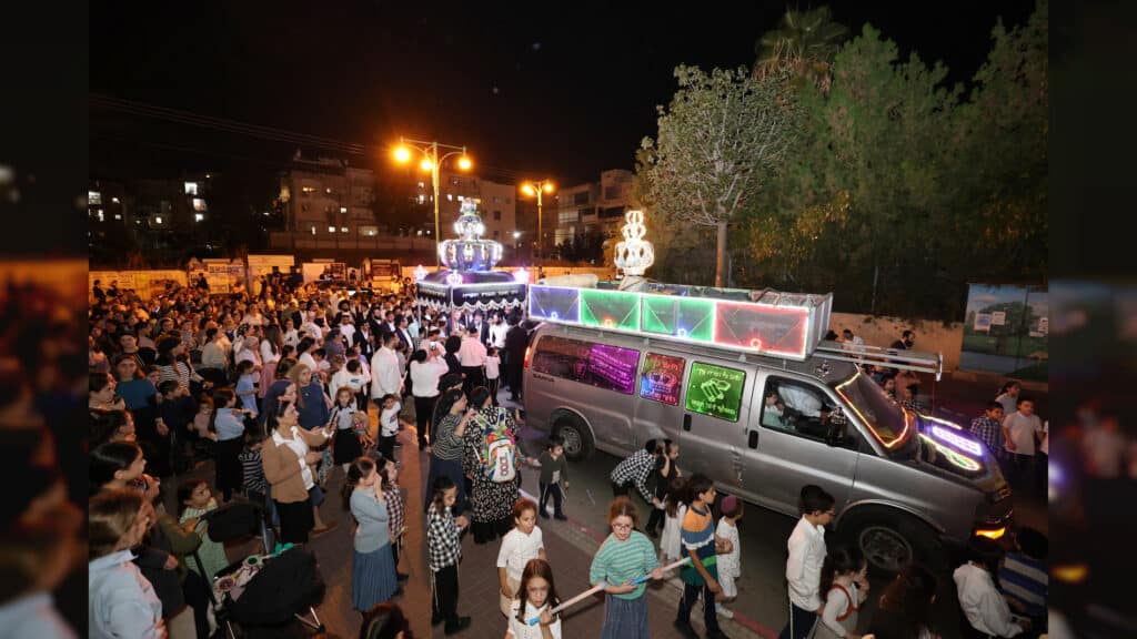 קהילת חזון יוסף חגגה הכנסת ספר תורה חדש