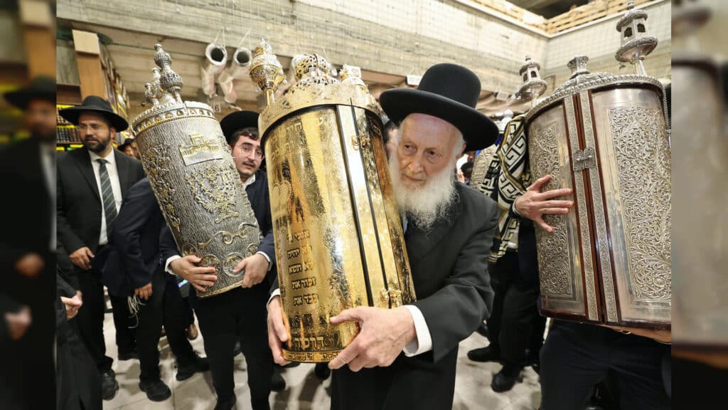 קהילת חזון יוסף חגגה הכנסת ספר תורה חדש