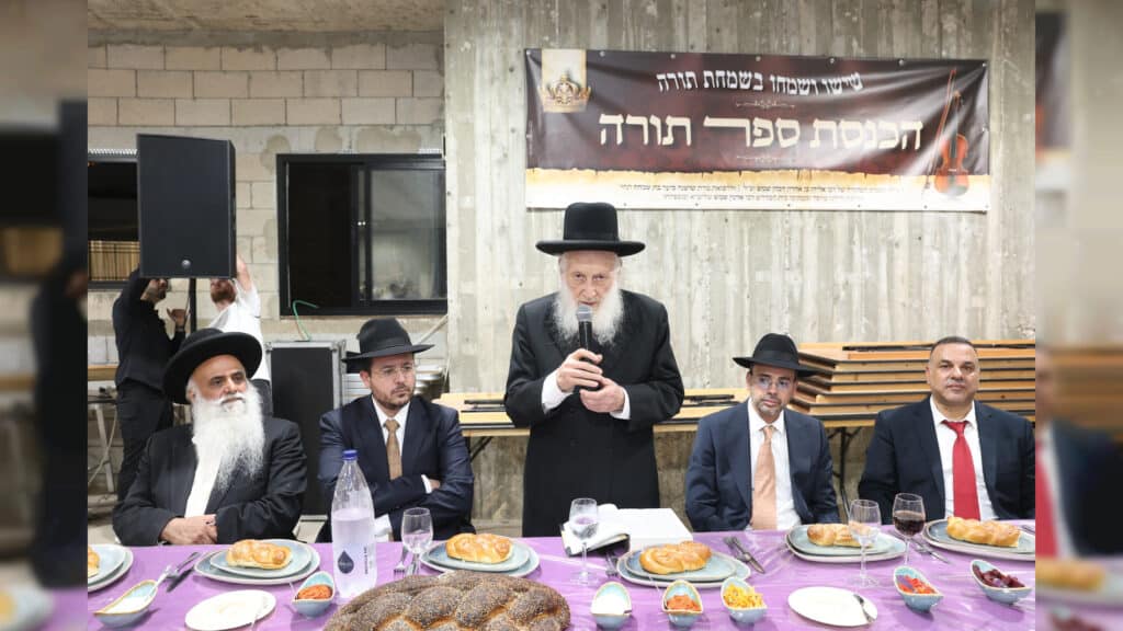 קהילת חזון יוסף חגגה הכנסת ספר תורה חדש