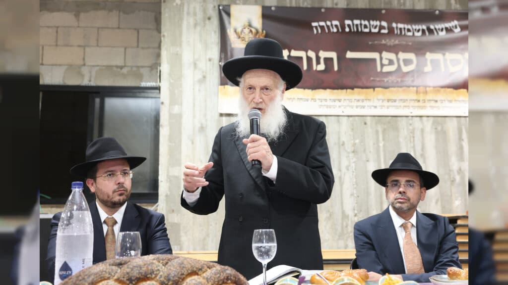 קהילת חזון יוסף חגגה הכנסת ספר תורה חדש