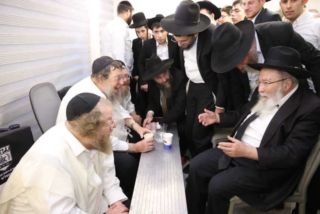 הגרש"ב סורוצקין ישב שבעה על אימו כולם עלו לנחם