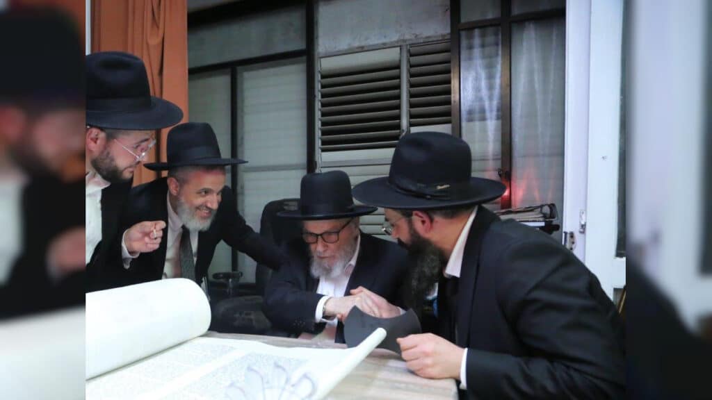 בישיבת אהל תורה מעמד הכנסת ספר תורה חדש