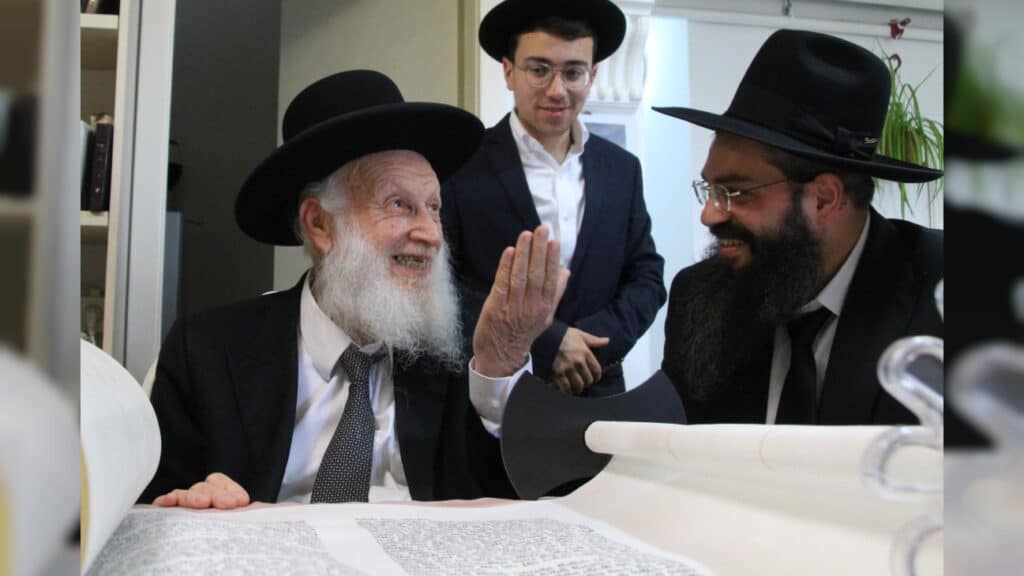 בישיבת אהל תורה מעמד הכנסת ספר תורה חדש