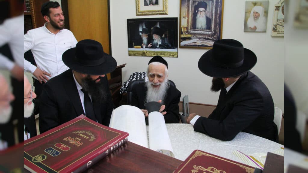 בישיבת אהל תורה מעמד הכנסת ספר תורה חדש