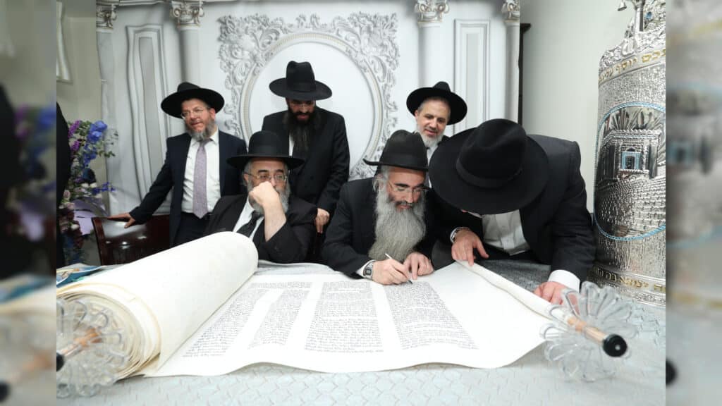 בישיבת אהל תורה מעמד הכנסת ספר תורה חדש