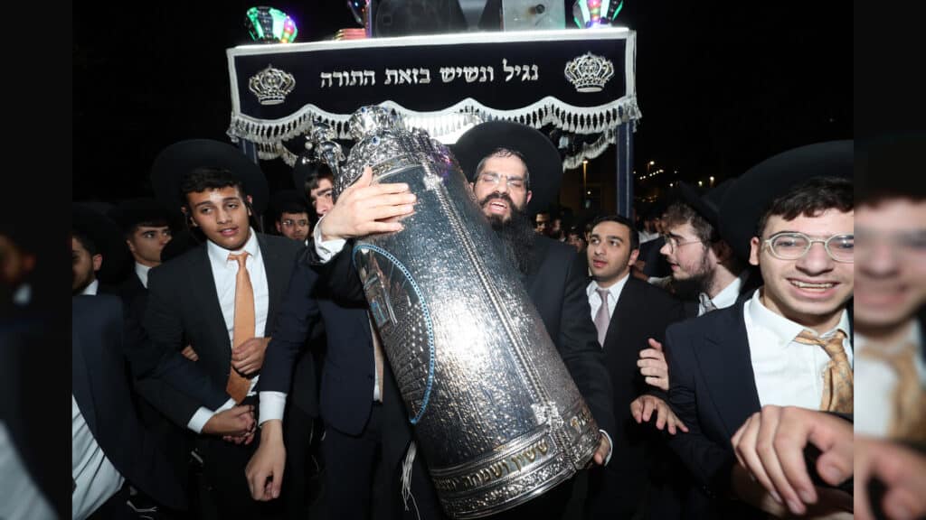 בישיבת אהל תורה מעמד הכנסת ספר תורה חדש