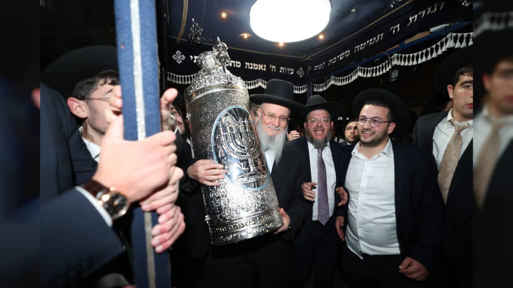 בישיבת אהל תורה מעמד הכנסת ספר תורה חדש