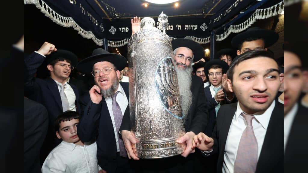 בישיבת אהל תורה מעמד הכנסת ספר תורה חדש