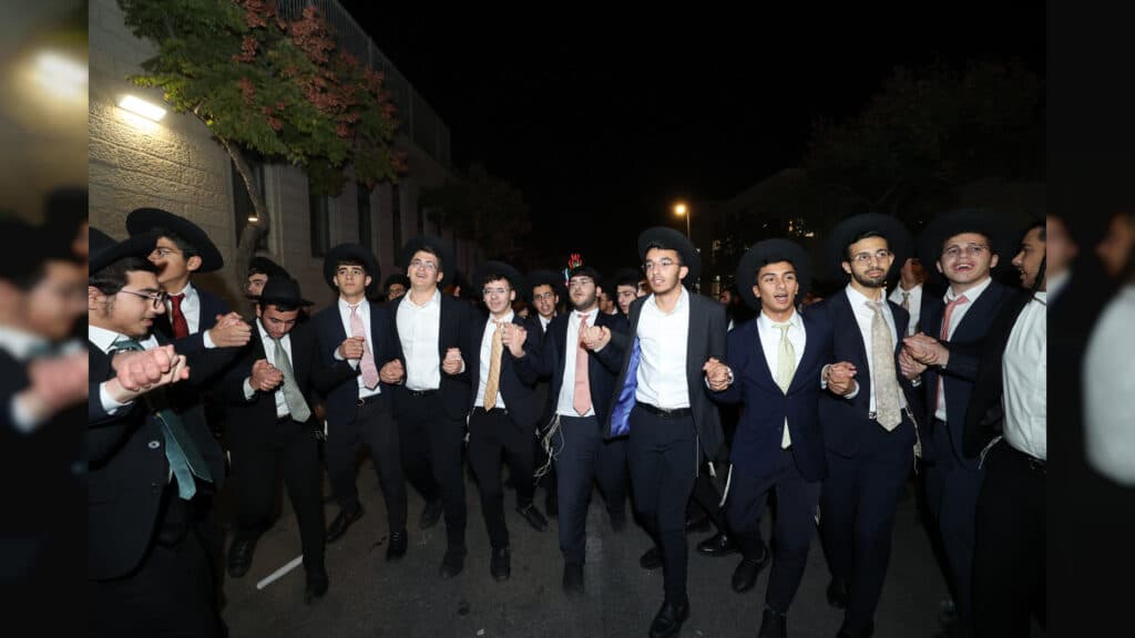 בישיבת אהל תורה מעמד הכנסת ספר תורה חדש