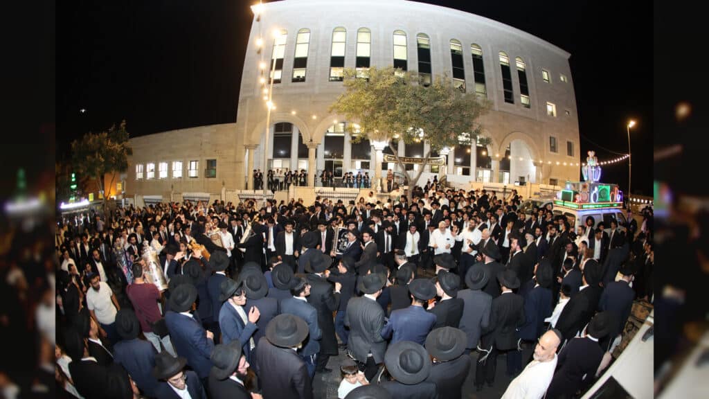 בישיבת אהל תורה מעמד הכנסת ספר תורה חדש