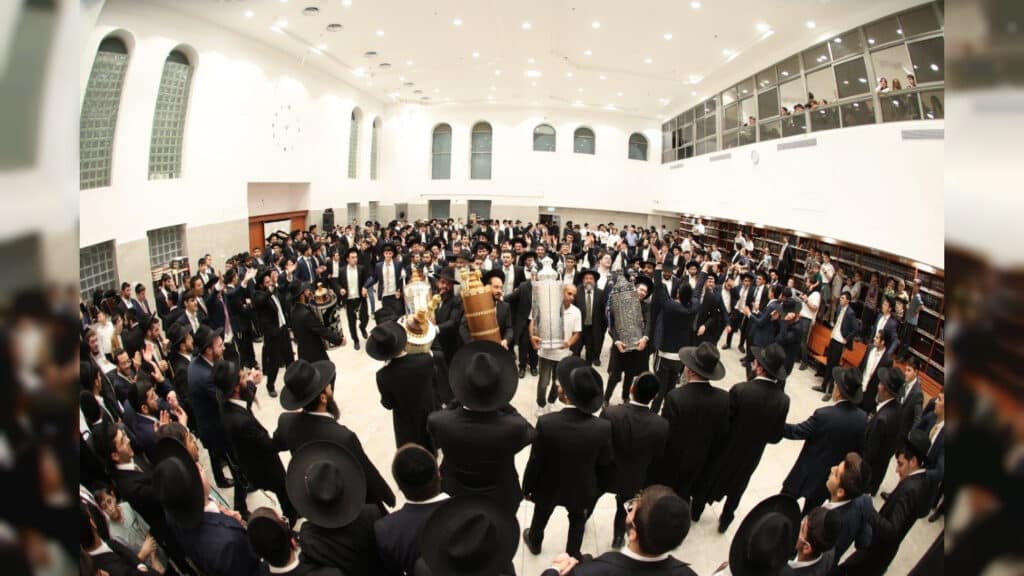 בישיבת אהל תורה מעמד הכנסת ספר תורה חדש