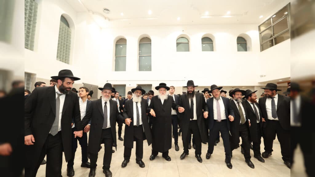 בישיבת אהל תורה מעמד הכנסת ספר תורה חדש