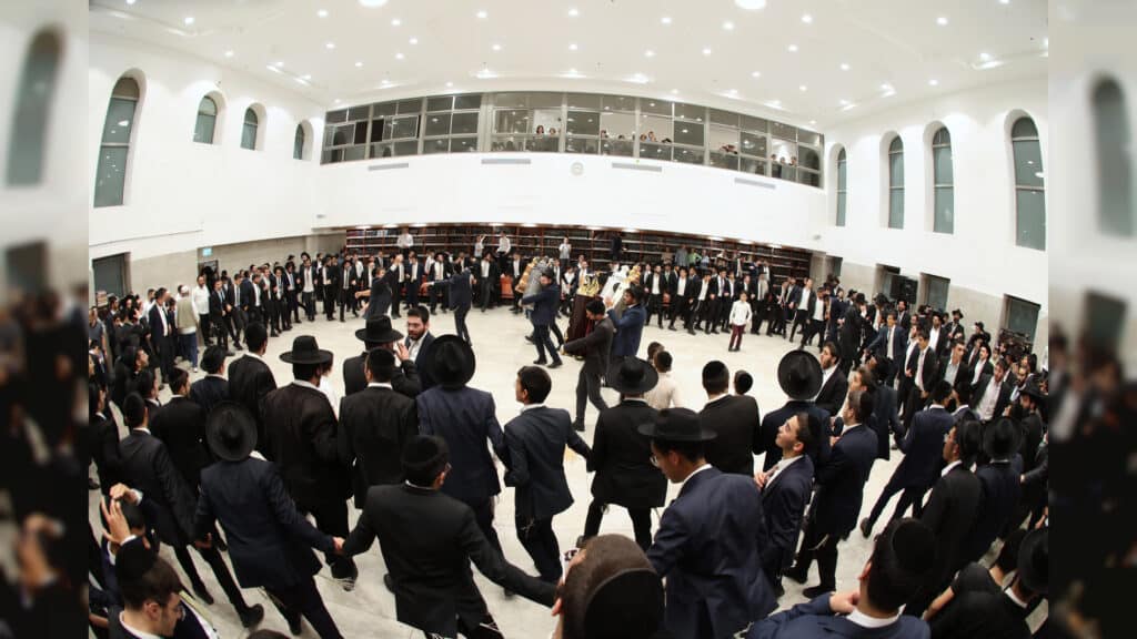 בישיבת אהל תורה מעמד הכנסת ספר תורה חדש