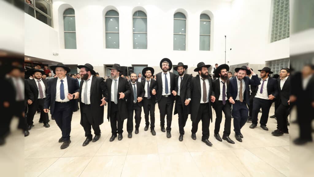 בישיבת אהל תורה מעמד הכנסת ספר תורה חדש