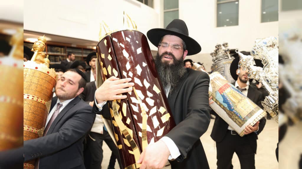 בישיבת אהל תורה מעמד הכנסת ספר תורה חדש