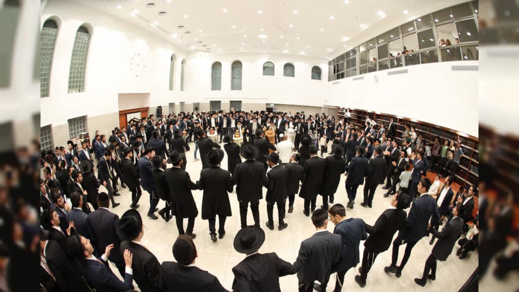 בישיבת אהל תורה מעמד הכנסת ספר תורה חדש