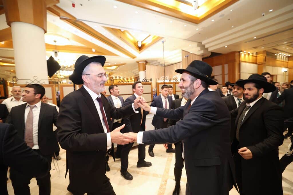 ראש העיר חיתן את בנו - כולם הגיעו לאחל מזל טוב