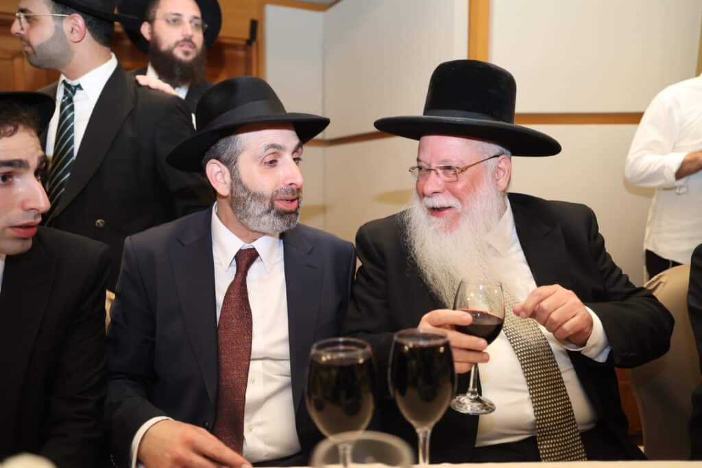 ראש העיר חיתן את בנו - כולם הגיעו לאחל מזל טוב