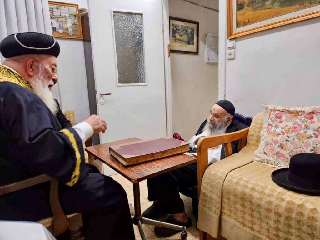 גדולי ישראל עלו לניחום אבלים בבית ראש ישיבת 'פורת יוסף'