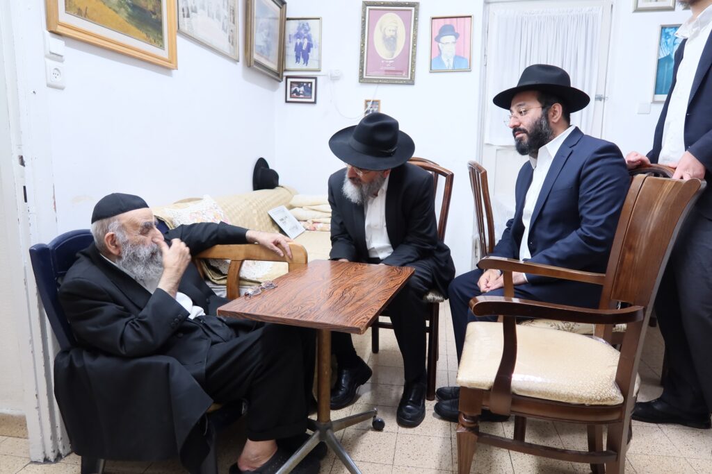 גדולי ישראל עלו לניחום אבלים בבית ראש ישיבת 'פורת יוסף'