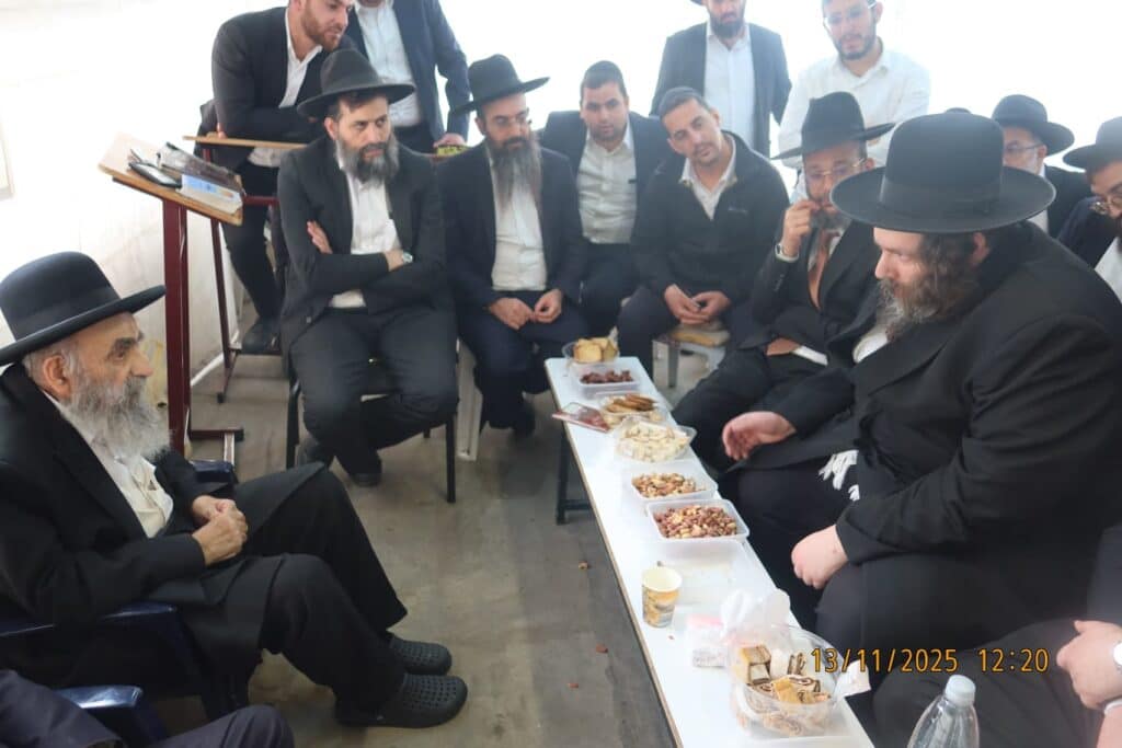גדולי ישראל עלו לניחום אבלים בבית ראש ישיבת 'פורת יוסף'