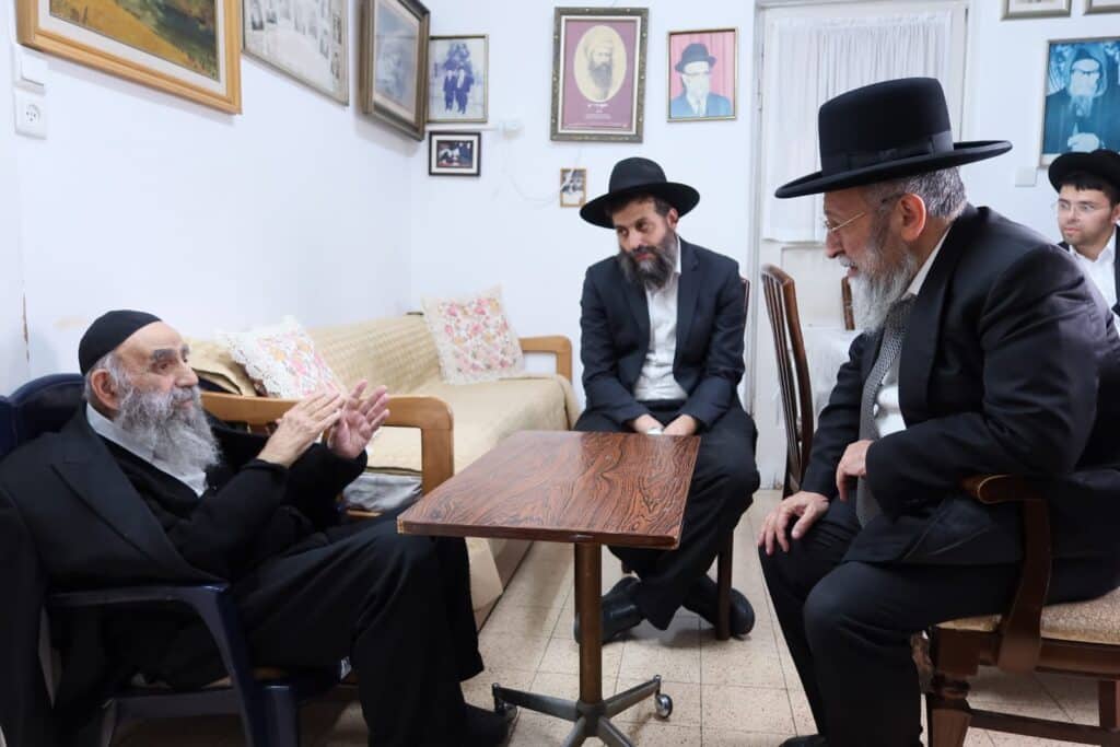 גדולי ישראל עלו לניחום אבלים בבית ראש ישיבת 'פורת יוסף'