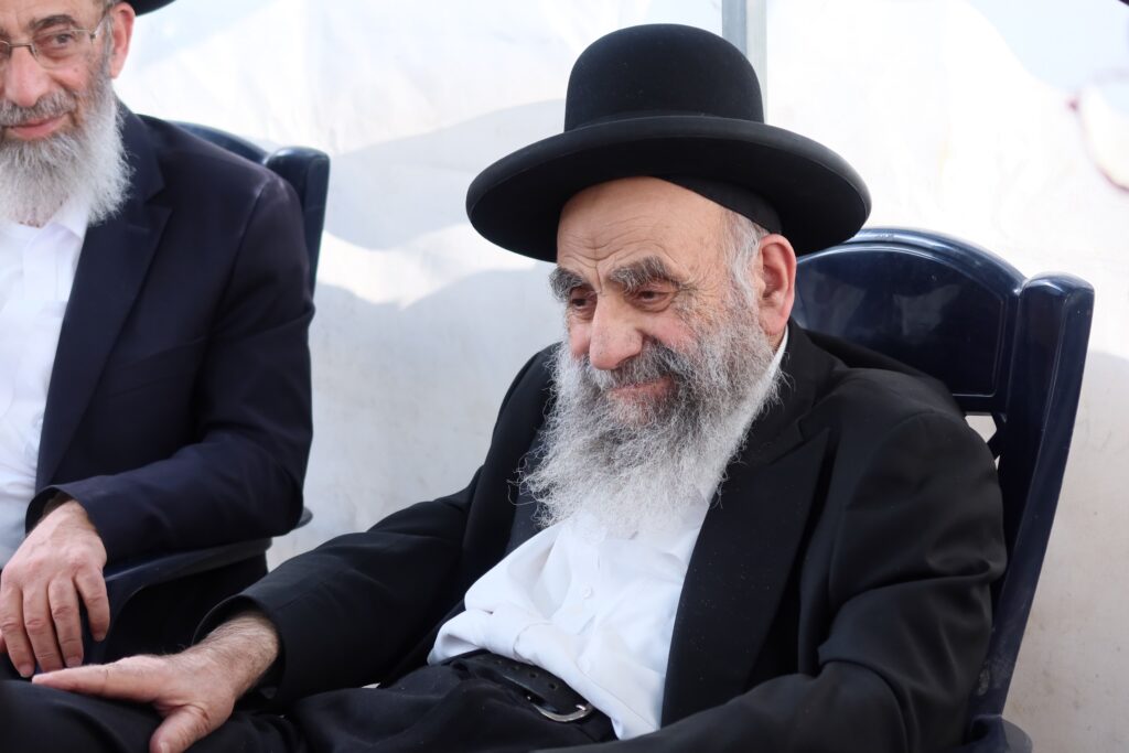 גדולי ישראל עלו לניחום אבלים בבית ראש ישיבת 'פורת יוסף'
