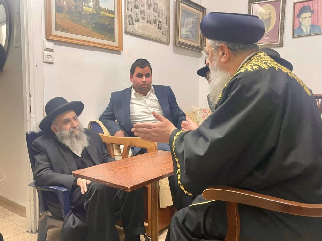 גדולי ישראל עלו לניחום אבלים בבית ראש ישיבת 'פורת יוסף'