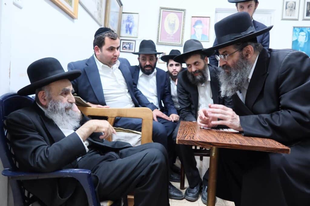 גדולי ישראל עלו לניחום אבלים בבית ראש ישיבת 'פורת יוסף'