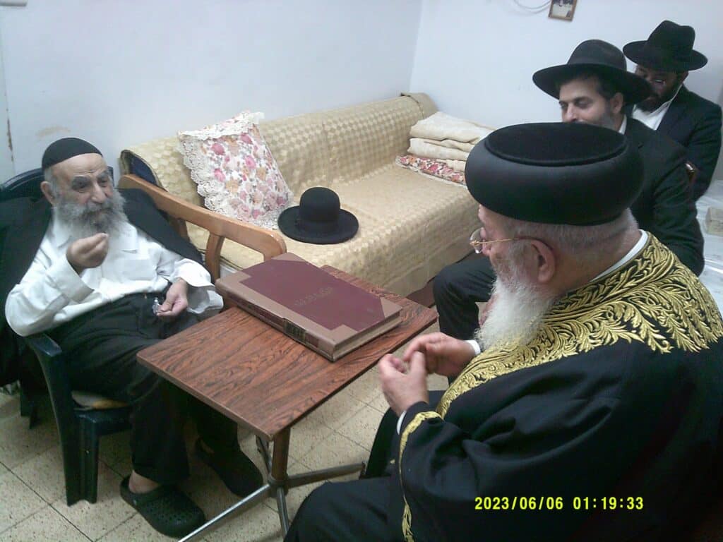 גדולי ישראל עלו לניחום אבלים בבית ראש ישיבת 'פורת יוסף'