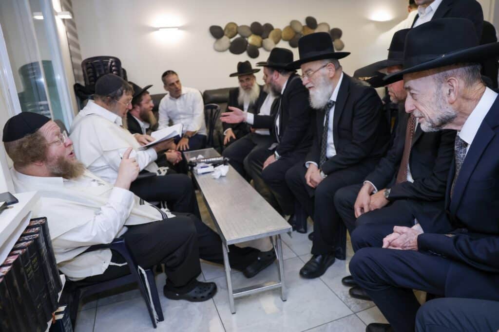 הגרש"ב סורוצקין ישב שבעה על אימו כולם עלו לנחם